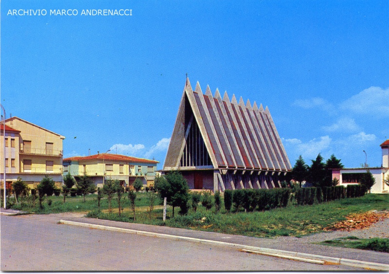 File:1980 - La California, la nuova chiesa.jpg