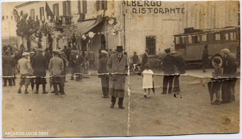 File:1938 - cerimonia per l'arrivo delll'elettricità.jpg